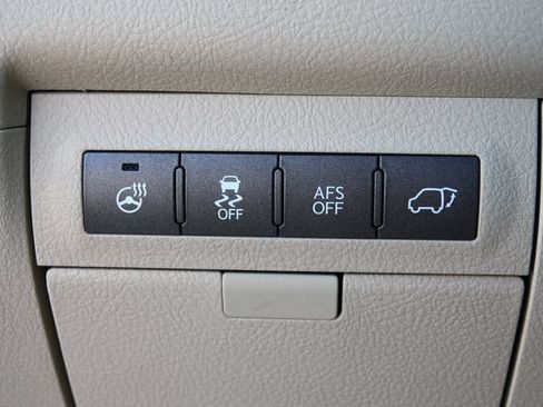Used 2013 Lexus LX 570 4WD w/ Luxury Pkg w/Pre-crash image 30