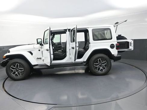 New 2026 Jeep Wrangler Unlimited Sahara AWD/4WD image 23