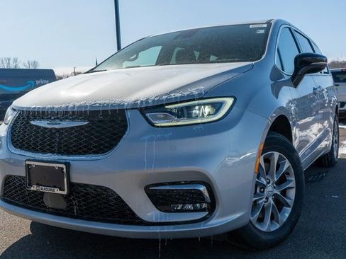 New 2026 Chrysler Pacifica Select image 1
