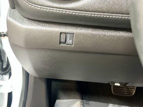 Used 2024 Chevrolet Colorado LT w/ LT Convenience Package image 10