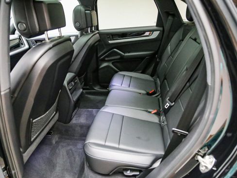 Certified 2024 Porsche Cayenne AWD/4WD image 23