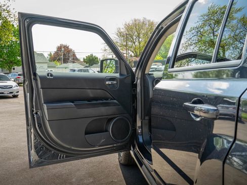 Used 2015 Jeep Patriot High Altitude FWD image 14