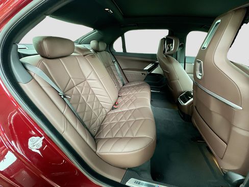 Used 2025 BMW 740i image 29