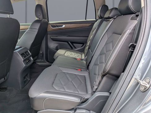 Used 2024 Volkswagen Atlas SE image 14