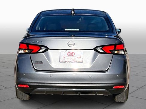 Used 2025 Nissan Versa SV image 5