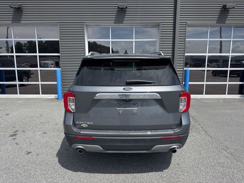 Used 2023 Ford Explorer Limited w/ Limited Technology Package RWD image 3