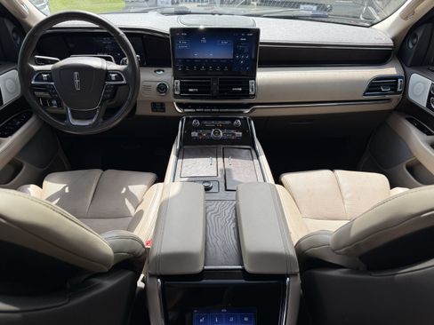 Used 2022 Lincoln Navigator L Reserve AWD/4WD image 12