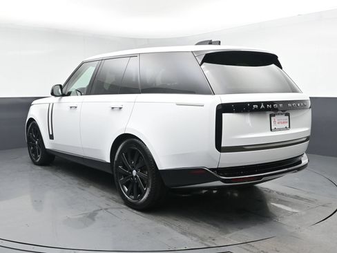 Used 2024 Land Rover Range Rover SE AWD/4WD image 2