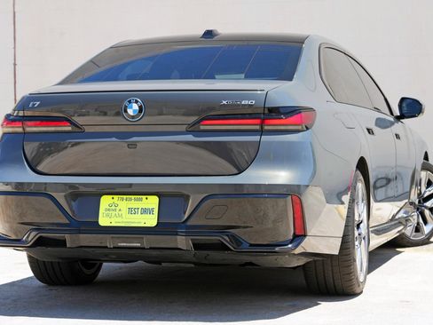 Used 2023 BMW i7 xDrive60 w/ Executive Package 2 AWD/4WD image 5
