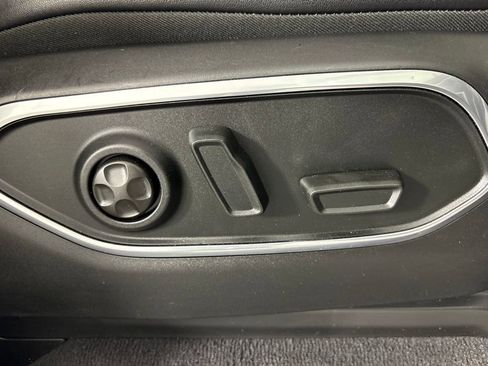 Used 2024 Jeep Wagoneer L Series II image 35