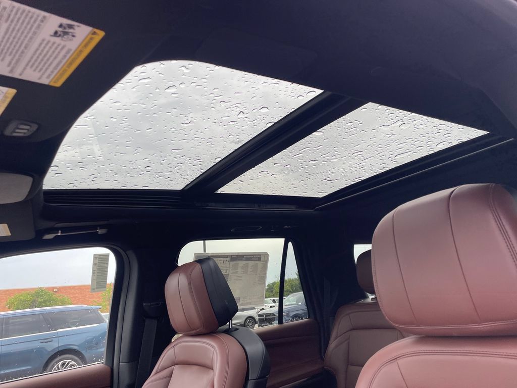 New 2027 Lincoln Navigator Reserve AWD/4WD image 11