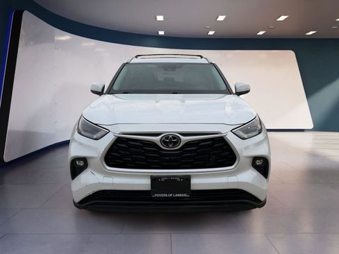 Used 2022 Toyota Highlander XLE image 8