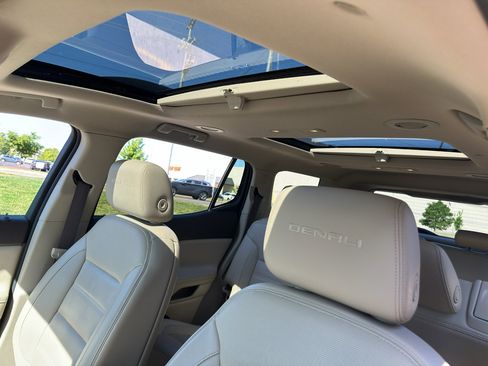 Used 2018 GMC Acadia Denali w/ Technology Package FWD image 21