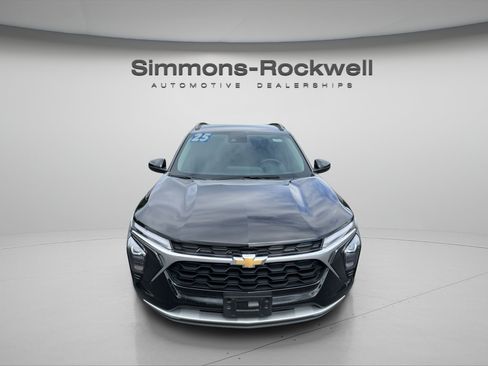 Used 2025 Chevrolet Trax LT w/ LT Convenience Package FWD image 7