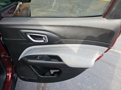 Used 2022 Jeep Compass Latitude image 17