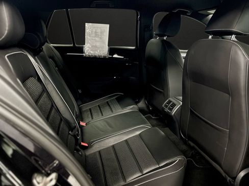 Used 2019 Volkswagen Golf R 4-Door AWD/4WD image 17