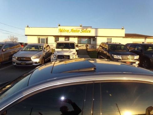 Used 2014 Mercedes-Benz E 350 4MATIC Sedan image 5