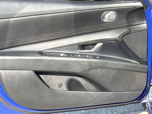 Used 2023 Hyundai Elantra SE image 11