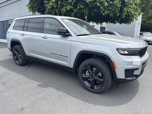 New 2025 Jeep Grand Cherokee L Altitude image 1