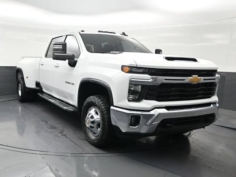 Used 2024 Chevrolet Silverado 3500 LT w/ Convenience Package AWD/4WD image 8