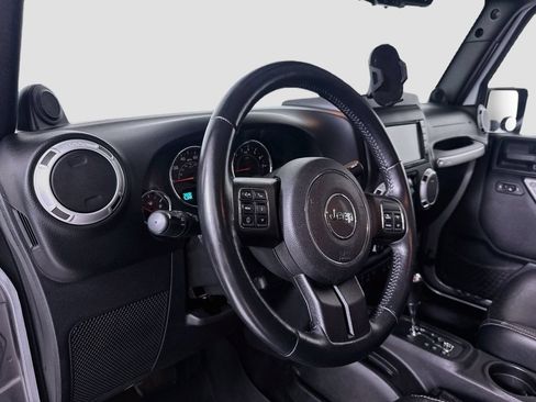 Used 2014 Jeep Wrangler Unlimited Sahara w/ Connectivity Group AWD/4WD image 10