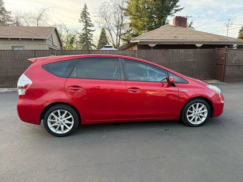 Used 2012 Toyota Prius V Three image 4