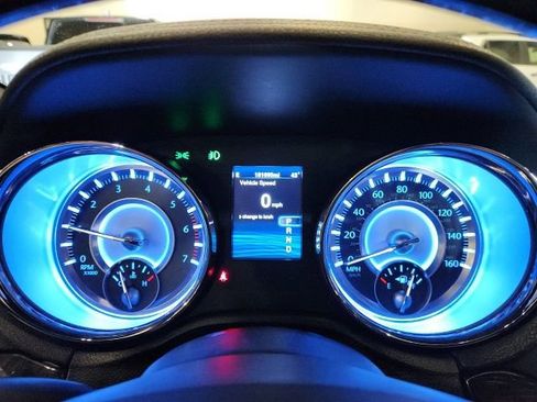 Used 2014 Chrysler 300 C image 14