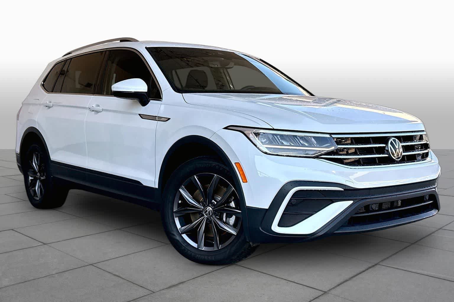 Used 2023 Volkswagen Tiguan SE FWD image 4