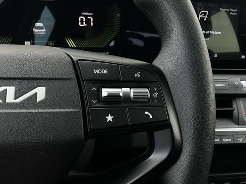 Used 2025 Kia K4 LXS image 35