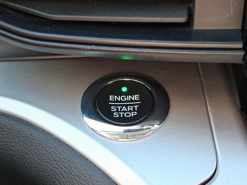 Used 2021 Ford Explorer XLT image 28