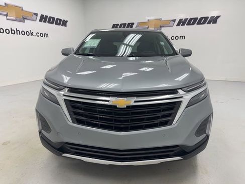 Used 2024 Chevrolet Equinox LT FWD image 2
