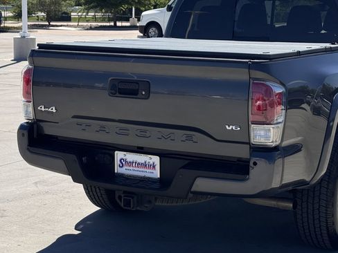 Used 2018 Toyota Tacoma Limited image 6