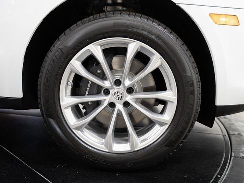 Used 2024 Porsche Macan image 14