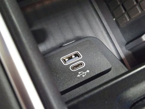 New 2025 Ford Expedition Active image 32