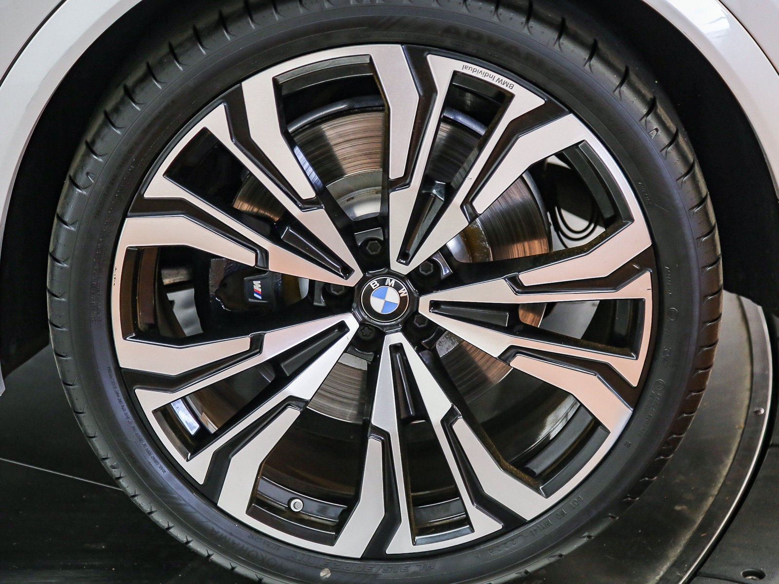 Used 2025 BMW X7 M60i AWD/4WD image 11