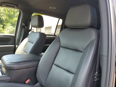 Used 2025 Chevrolet Suburban LT w/ Comfort Package RWD image 23