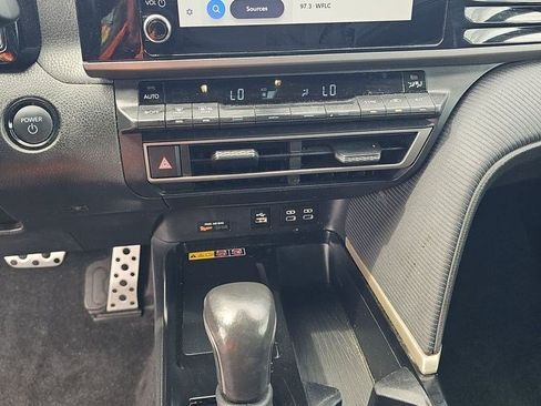 Used 2025 Toyota Camry SE w/ Convenience Package FWD image 13