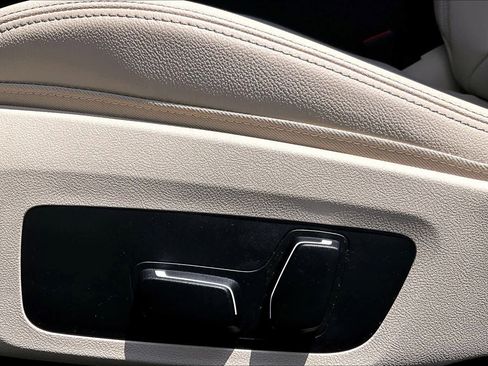 Used 2026 BMW 230i Coupe w/ Premium Package RWD image 34