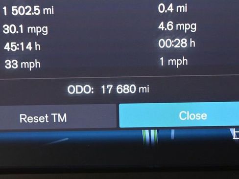 Used 2023 Volvo XC40 B4 Plus w/ Driver Assist Package FWD image 22