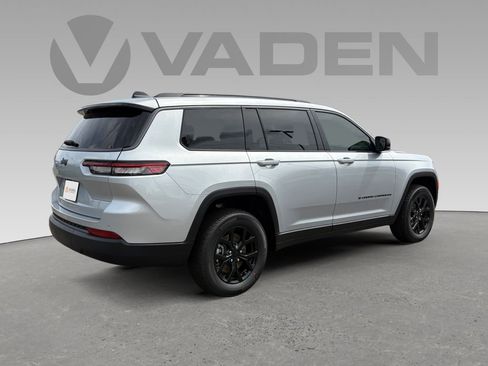 New 2026 Jeep Grand Cherokee L 2WD image 17