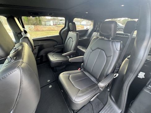 New 2026 Chrysler Pacifica Select image 12