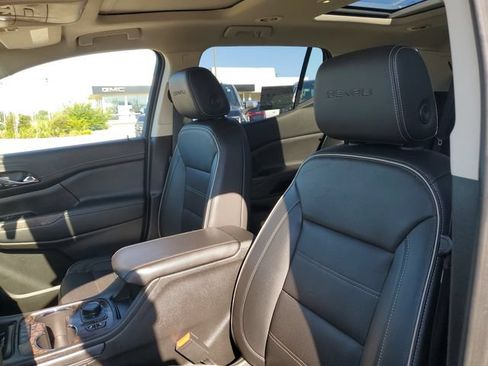 Used 2023 GMC Acadia Denali w/ Denali Ultimate Package AWD/4WD image 5