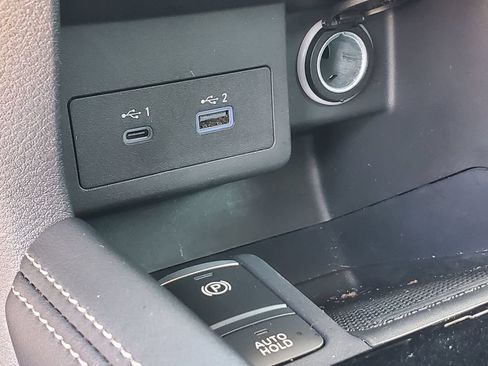 Used 2024 Nissan Kicks SV w/ Interior Electronics Package FWD image 27