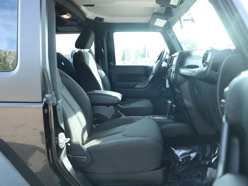 Used 2017 Jeep Wrangler Sport w/ Connectivity Group AWD/4WD image 11