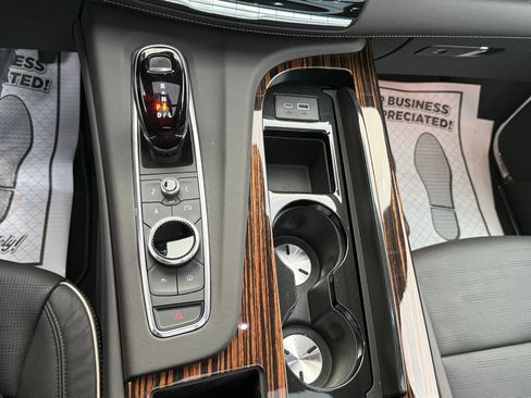 Used 2024 Cadillac Escalade ESV Premium Luxury image 49