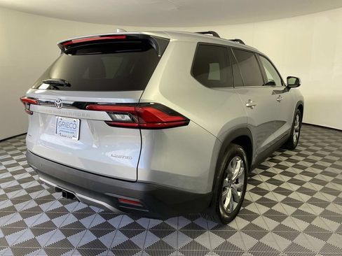 Used 2024 Toyota Grand Highlander AWD image 11