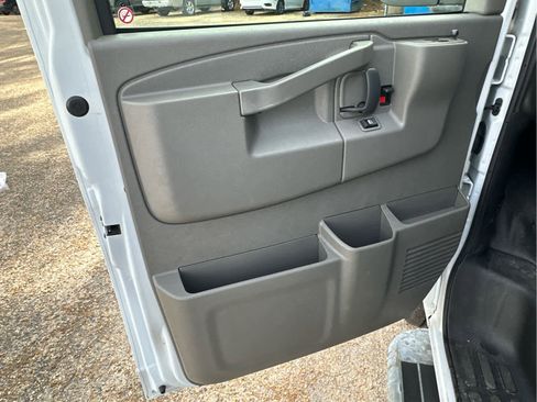 Used 2024 GMC Savana 2500 w/ Driver Convenience Package image 18