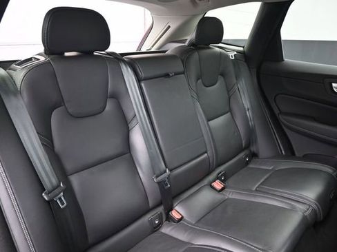 Used 2023 Volvo XC60 B5 Ultimate FWD image 32