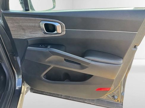 Used 2022 Kia Sorento EX w/ Panoramic Sunroof Package image 14