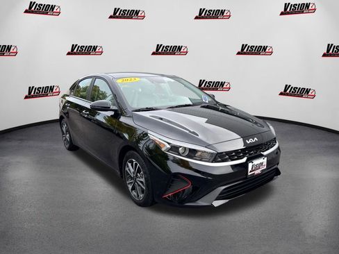 Used 2023 Kia Forte LXS w/ LXS Technology Package image 3